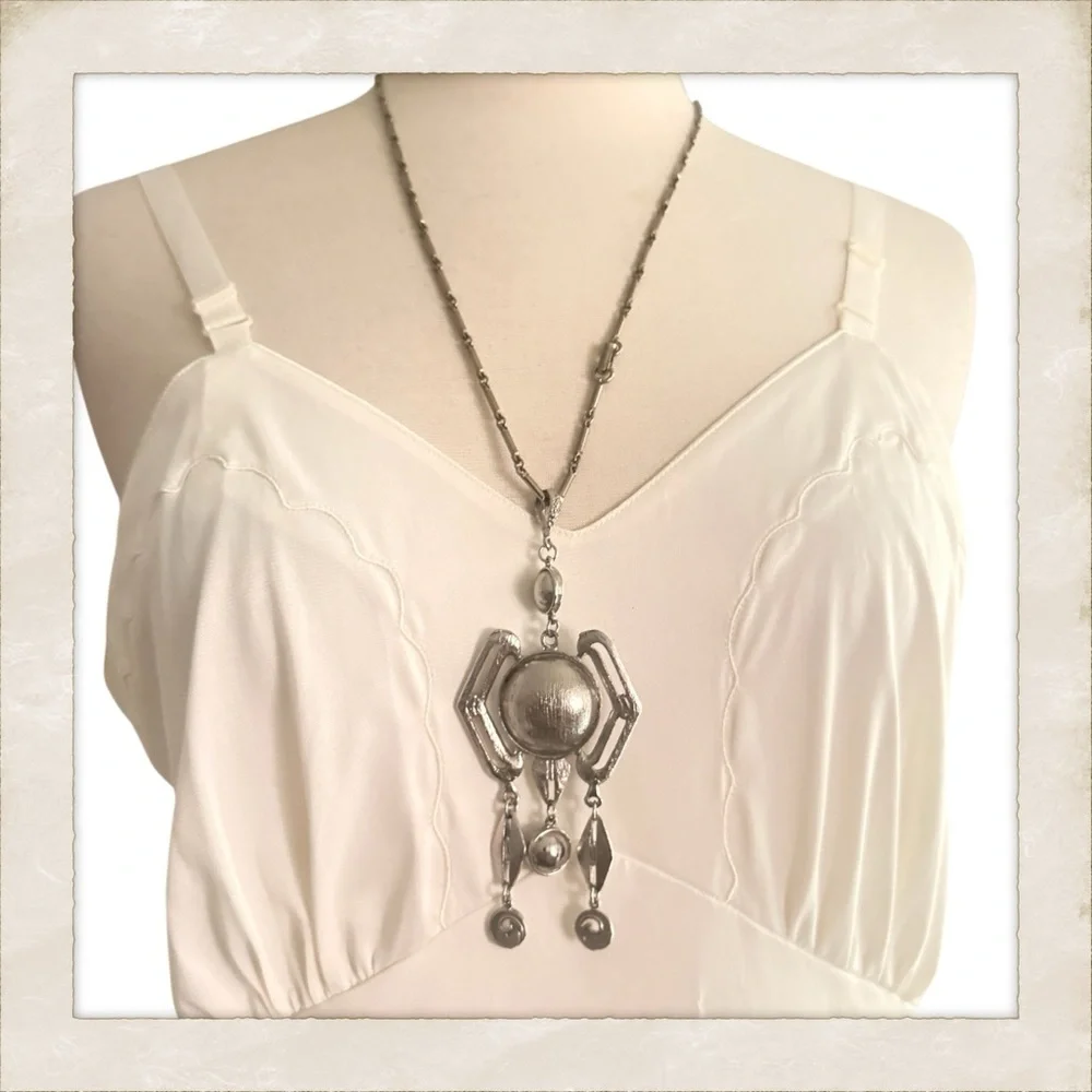 Vintage‎ Y2K Bohemian Boho Silver Statement Pendant Necklace, Hangs 16.5” Long